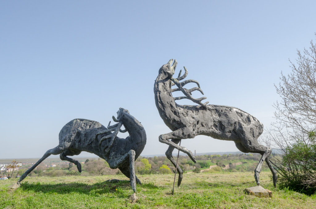 The sculpture “Fight of deer”