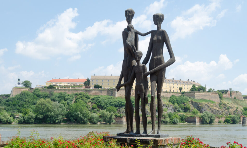 Spomenik Žrtvama Racije Spomenik Žrtvama Racije Dunav